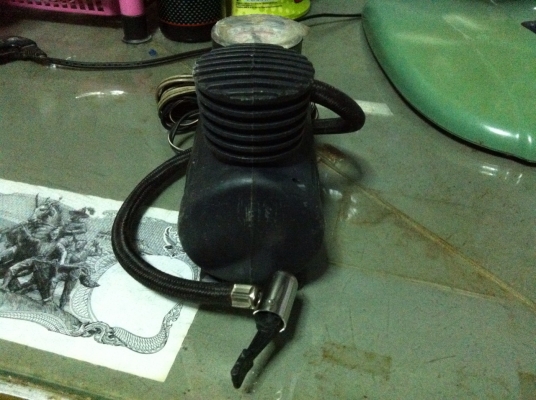 (คุณเล็ก จาก จ.กาญจนบุรี ขับรถมาซื้อไปแล้วครับ ขอบคุณมากครับ)ขาย ปั๊มสูบลมไฟฟ้า เสียบกับที่จุดบุหรี่รถยนต์ หรือคีบกับขั้วแบตเตอรี่โดยตรงก็ได้ ราคาต่อรองได้ สามพราน นครปฐม