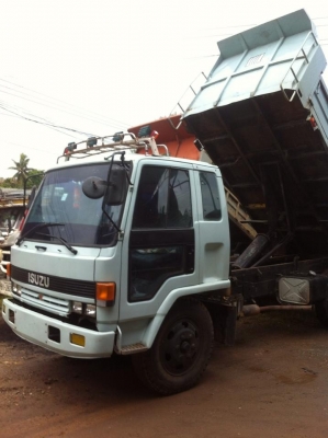 รถบรรทุก6ล้อ สภาพพร้อมใช้งาน 850,000 บาท