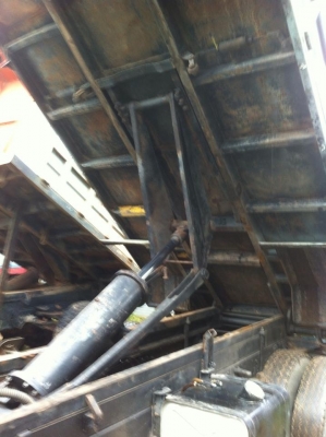 รถบรรทุก6ล้อ สภาพพร้อมใช้งาน 850,000 บาท