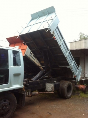 รถบรรทุก6ล้อ สภาพพร้อมใช้งาน 850,000 บาท