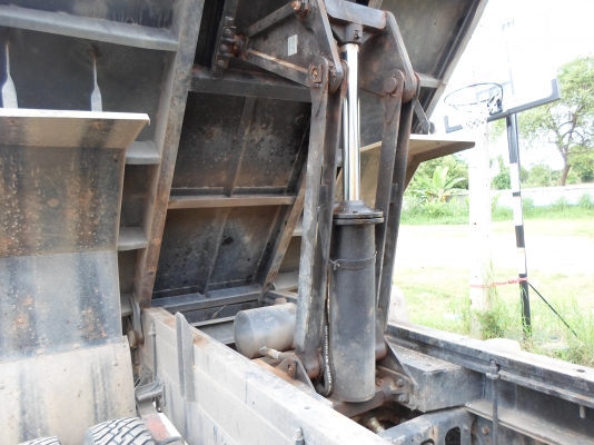 ISUZU   DECA 195 HP  หกล้อดั๊มพ์ รถสวยเอกสารพร้อมโอน