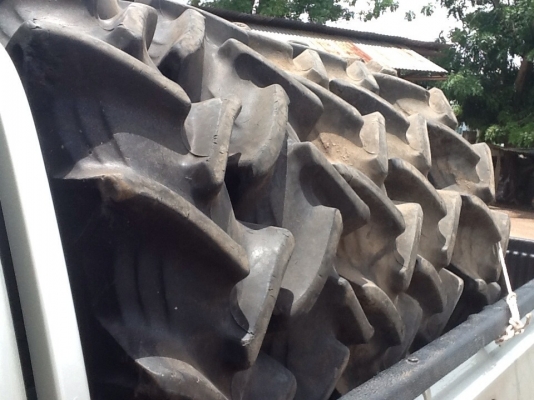 ขายยางรถไถมือสองสภาพดี เส้นละ 4500 มี 6 เส้นเท่านั้นครับ