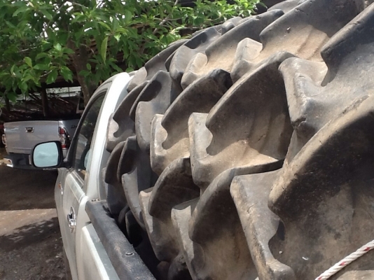 ขายยางรถไถมือสองสภาพดี เส้นละ 4500 มี 6 เส้นเท่านั้นครับ