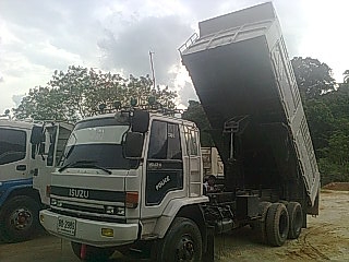 ขายรถ 10 ล้อดัมพ์ ISUZU คัสซีจัมโบ้ 3469055 หัวเก๋งROCKY เครื่อง 6SD1-713201 240 แรงม้า เกียร์ฟูลเลอร์ มีระบบลากพ่วง แอร์เย็นฉ่ำ ปั๊มไฮดรอลิคยกดัมพ์ขนาด 20 ตัน ประกันชั้น 3 เอกสารเล่มทะเบียนพร้อมภาษี 31/3/2557 คัสซีสวย ราคา 950000