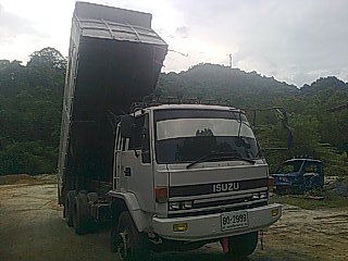ขายรถ 10 ล้อดัมพ์ ISUZU คัสซีจัมโบ้ 3469055 หัวเก๋งROCKY เครื่อง 6SD1-713201 240 แรงม้า เกียร์ฟูลเลอร์ มีระบบลากพ่วง แอร์เย็นฉ่ำ ปั๊มไฮดรอลิคยกดัมพ์ขนาด 20 ตัน ประกันชั้น 3 เอกสารเล่มทะเบียนพร้อมภาษี 31/3/2557 คัสซีสวย ราคา 950000