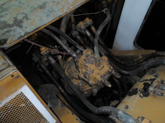 ขายรถแบ็คโฮ KOMAYSU PC -200-5 ตูดแดง ไฟฟ้าครบ แต่จอเสีย