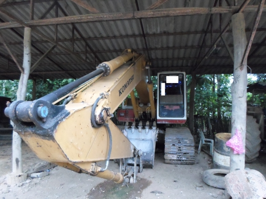 ขายรถแบ็คโฮ KOMAYSU PC -200-5 ตูดแดง ไฟฟ้าครบ แต่จอเสีย