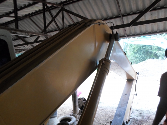 ขายรถแบ็คโฮ KOMAYSU PC -200-5 ตูดแดง ไฟฟ้าครบ แต่จอเสีย