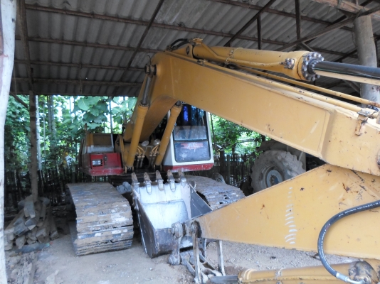 ขายรถแบ็คโฮ KOMAYSU PC -200-5 ตูดแดง ไฟฟ้าครบ แต่จอเสีย