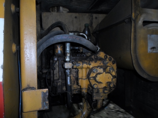 ขายรถแบ็คโฮ KOMAYSU PC -200-5 ตูดแดง ไฟฟ้าครบ แต่จอเสีย