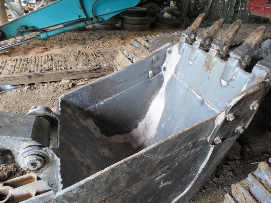 ขายรถแบ็คโฮ KOMAYSU PC -200-5 ตูดแดง ไฟฟ้าครบ แต่จอเสีย