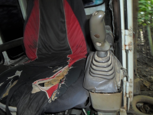 ขายรถแบ็คโฮ KOMAYSU PC -200-5 ตูดแดง ไฟฟ้าครบ แต่จอเสีย