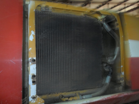 ขายรถแบ็คโฮ KOMAYSU PC -200-5 ตูดแดง ไฟฟ้าครบ แต่จอเสีย