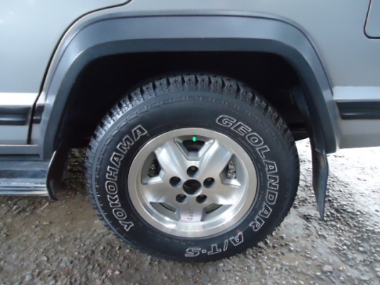 ขาย JEEP CHEROKEE 2.5 (2,500CC) 4WD เบนซิน รุ่น COUNTRY MANUAL ปี97 เอกสารพร้อมสำหรับโอน ช่วงล่างดีมากๆ สภาพดีเครื่องแน่นๆครับ แอร์เย็น หนาวๆ ยางใหม่ๆ สายพานใหม่ ถ่ายน้ำมันเครื่องและเปลี่ยนไส้กรองใหม่ๆ ท่านไม่ต้องทำอะไรอีกแล้วขับอย่างเดียวครับ ขาย JEEP CHEROKEE 2.5 (2,500CC) 4WD เบนซิน รุ่น COUNTRY MANUAL ปี97 เอกสารพร้อมสำหรับโอน ช่วงล่างดีมากๆ สภาพดีเครื่องแน่นๆครับ แอร์เย็น หนาวๆ ยางใหม่ๆ สายพานใหม่ ถ่ายน้ำมันเครื่องและเปลี่ยนไส้กรองใหม่ๆ ท่านไม่ต้องทำอะไรอีกแล้วขับอย่างเดียวครับ