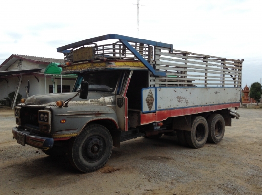 รถสิบล้อหน้ายาว