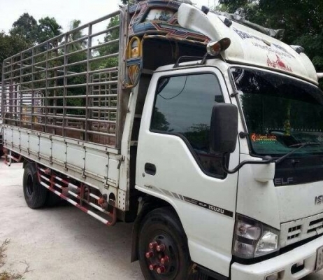 ISUZU NPR 130 HP 4HG1 ปี 51 กระบะคอกเหล็กความยาว 5 เมตร รถสวยภายในครบพร้อม แอร์เย็น พวงมาลัยเพาเวอร์ กระจกปรับไฟฟ้า ช่วงล่างแน่นคัชซีสวยมาก ยาง 8.25 ขอบ 16 สภาพดี 80\% พร้อมบรรทุกพร้อมใช้งาน เอกสารทะเบียนภาษีครบพร้อมโอน ราคาต่อรองได้ครับ