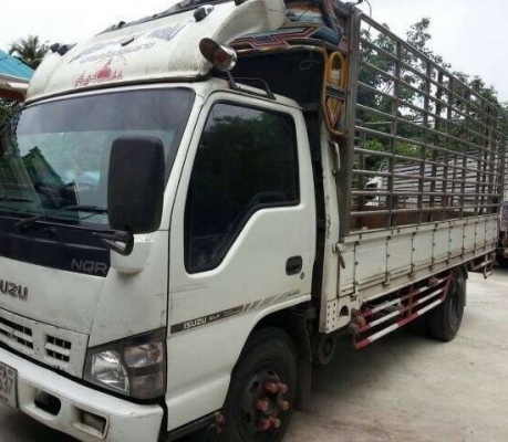 ISUZU NPR 130 HP 4HG1 ปี 51 กระบะคอกเหล็กความยาว 5 เมตร รถสวยภายในครบพร้อม แอร์เย็น พวงมาลัยเพาเวอร์ กระจกปรับไฟฟ้า ช่วงล่างแน่นคัชซีสวยมาก ยาง 8.25 ขอบ 16 สภาพดี 80\% พร้อมบรรทุกพร้อมใช้งาน เอกสารทะเบียนภาษีครบพร้อมโอน ราคาต่อรองได้ครับ