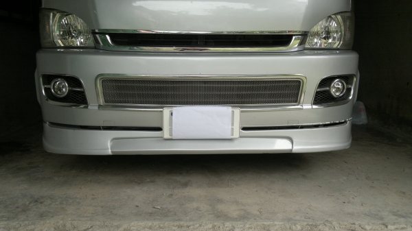 ขายกันชนรถตู้คอมมูเตอร์+ตะเกรงครอบ+สเกิสชิ้นหน้าตามรูป