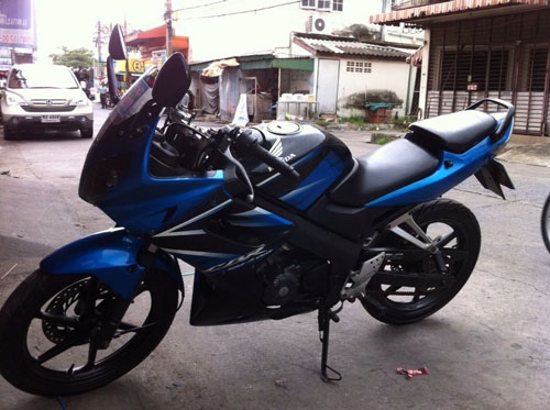 CBR 150 ปี 51 ไมล์เหลือง กุญแจใหญ่ สีน้ำเงิน ดำ สภาพเดิม รถสวย ไม่มีควันขาว เครื่องแน่นๆ ภาษี พรบ.ไม่หมด