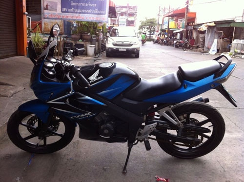 CBR 150 ปี 51 ไมล์เหลือง กุญแจใหญ่ สีน้ำเงิน ดำ สภาพเดิม รถสวย ไม่มีควันขาว เครื่องแน่นๆ ภาษี พรบ.ไม่หมด