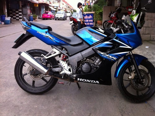 CBR 150 ปี 51 ไมล์เหลือง กุญแจใหญ่ สีน้ำเงิน ดำ สภาพเดิม รถสวย ไม่มีควันขาว เครื่องแน่นๆ ภาษี พรบ.ไม่หมด