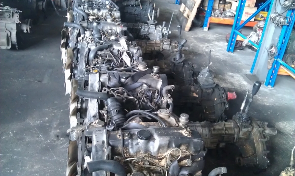 ขายเครื่อง4D56ติดโบพร้อมเกียร์4WDเครื่องนอกครบๆ