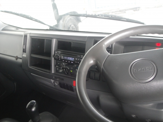 ISUZU NPR 150 แรง ปี 2552 กะบะยาว 4.30 เมตร ตัวใหม่ ( รถห้าง)