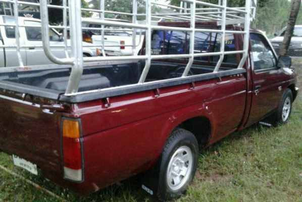 NISSAN BIG M 2.5 MT ปี 38 สวยจัดรอบคัน กระบะคอกเหล็กครบพร้อมบรรทุกได้เลย เครื่องฝาแดงแห้งดีแรงดีไม่เยิ้ม ภายในเก๋งคอนโซลสวย แอร์ พวงมาลัยธรรมดา กระบะปูพื้นยางลายเนอร์ ช่วงล่างแน่น ล้อแม็กลายสวย ยางสภาพดี 4 เส้นประมาณ 70\% เอกสารทะเบียนภาษีครบพร้อมโอน ราคาต