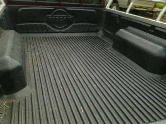 NISSAN BIG M 2.5 MT ปี 38 สวยจัดรอบคัน กระบะคอกเหล็กครบพร้อมบรรทุกได้เลย เครื่องฝาแดงแห้งดีแรงดีไม่เยิ้ม ภายในเก๋งคอนโซลสวย แอร์ พวงมาลัยธรรมดา กระบะปูพื้นยางลายเนอร์ ช่วงล่างแน่น ล้อแม็กลายสวย ยางสภาพดี 4 เส้นประมาณ 70\% เอกสารทะเบียนภาษีครบพร้อมโอน ราคาต