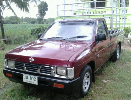 NISSAN BIG M 2.5 MT ปี 38 สวยจัดรอบคัน กระบะคอกเหล็กครบพร้อมบรรทุกได้เลย เครื่องฝาแดงแห้งดีแรงดีไม่เยิ้ม ภายในเก๋งคอนโซลสวย แอร์ พวงมาลัยธรรมดา กระบะปูพื้นยางลายเนอร์ ช่วงล่างแน่น ล้อแม็กลายสวย ยางสภาพดี 4 เส้นประมาณ 70\% เอกสารทะเบียนภาษีครบพร้อมโอน ราคาต