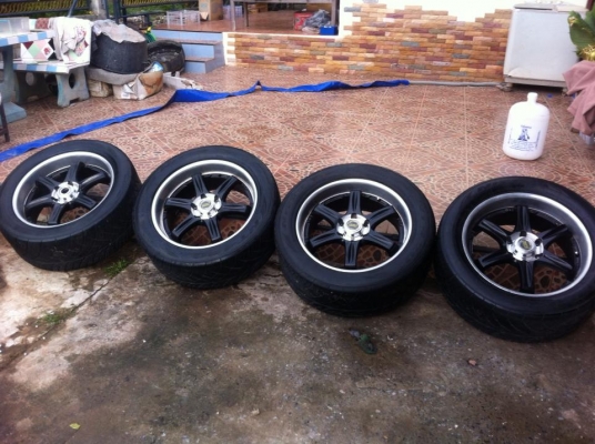 ขายแม็กซ์ขอบ  20 พร้อมยาง  6  รู