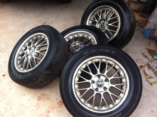 ขายแม็กซ์  ขอบ17  พร้อมยาง 5รู