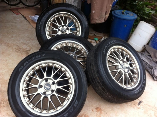 ขายแม็กซ์  ขอบ17  พร้อมยาง 5รู