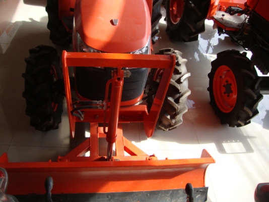 รุ่น 36 แรงม้า พร้อมใบดันคานล่าง รุ่น 36 แรงม้า พร้อมใบดันคานล่าง