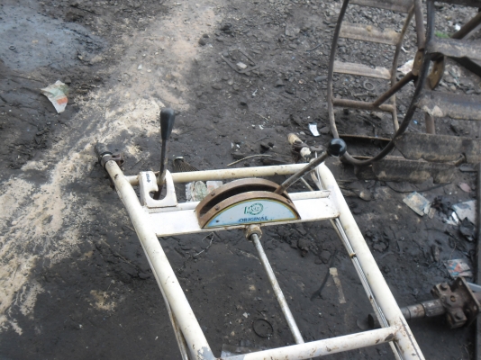 นานๆถึงมีให้ครับ เคยเห็นรถไถ(อก,โครง)มีหัวฉีดเดิมๆสวยๆ