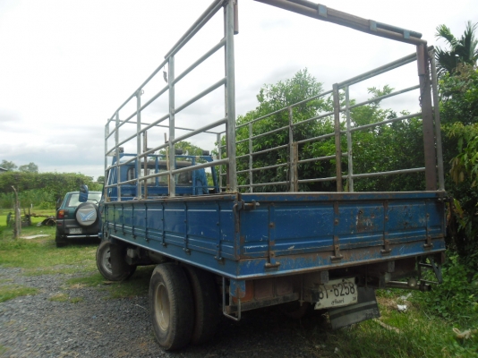 หกล้อ isuzu เครื่อง 100แรงฝาขาว