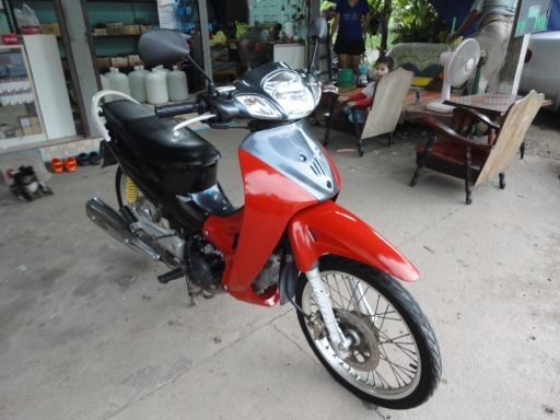 เวฟ125รถบ้านใช้เองไม่มีที่จอดครับรถใช้งานได้ทุกอย่างครับ