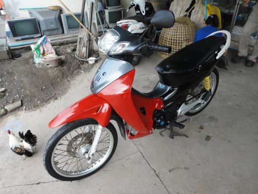 เวฟ125รถบ้านใช้เองไม่มีที่จอดครับรถใช้งานได้ทุกอย่างครับ