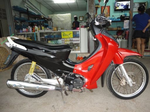 เวฟ125รถบ้านใช้เองไม่มีที่จอดครับรถใช้งานได้ทุกอย่างครับ