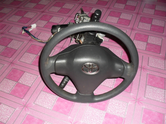 ขายวงพวงมาลัย toyota new vios รุ่นธรรมดาครบชุดครับ สวยๆสีดำ ปี 2010