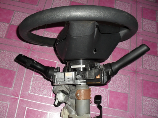 ขายวงพวงมาลัย toyota new vios รุ่นธรรมดาครบชุดครับ สวยๆสีดำ ปี 2010