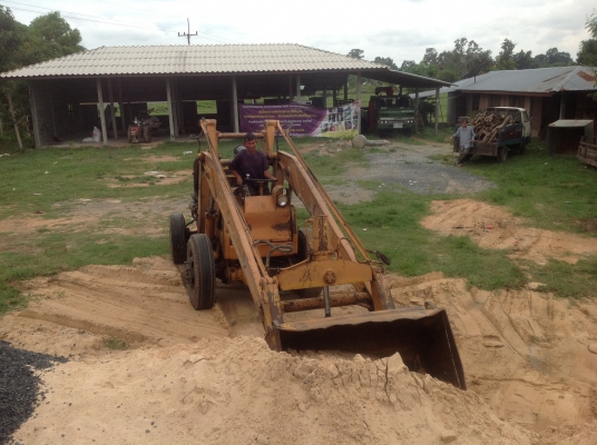 ขายรถตัก KOMATSU SD20 มาก่อนได้ก่อนครับ (085-1400605)