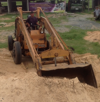 ขายรถตัก KOMATSU SD20 มาก่อนได้ก่อนครับ (085-1400605)