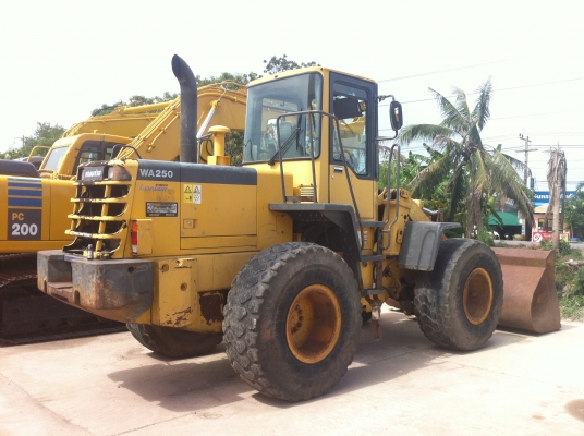 ขายถูกรถตักล้อยาง WA250-3 เครื่อง KOMATSU แท้ผลิตญี่ปุ่น รถสวย พร้อมใช้งาน รถไม่เคยใช้งานในไทยมาก่อน ขายถูกรถตักล้อยาง WA250-3 เครื่อง KOMATSU แท้ผลิตญี่ปุ่น รถสวย พร้อมใช้งาน รถไม่เคยใช้งานในไทยมาก่อน