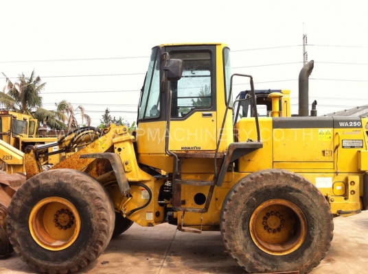 ขายถูกรถตักล้อยาง WA250-3 เครื่อง KOMATSU แท้ผลิตญี่ปุ่น รถสวย พร้อมใช้งาน รถไม่เคยใช้งานในไทยมาก่อน ขายถูกรถตักล้อยาง WA250-3 เครื่อง KOMATSU แท้ผลิตญี่ปุ่น รถสวย พร้อมใช้งาน รถไม่เคยใช้งานในไทยมาก่อน