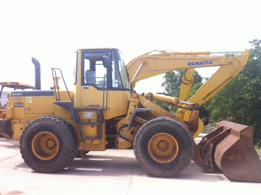 ขายถูกรถตักล้อยาง WA250-3 เครื่อง KOMATSU แท้ผลิตญี่ปุ่น รถสวย พร้อมใช้งาน รถไม่เคยใช้งานในไทยมาก่อน ขายถูกรถตักล้อยาง WA250-3 เครื่อง KOMATSU แท้ผลิตญี่ปุ่น รถสวย พร้อมใช้งาน รถไม่เคยใช้งานในไทยมาก่อน