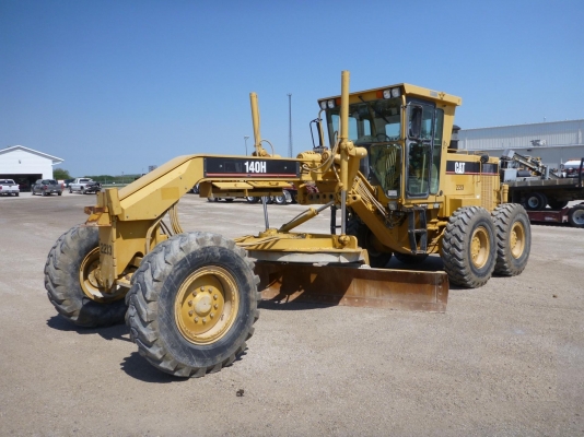 ขายรถเกรด 140H ยี่ห้อ Caterpillar สภาพสวย นำเข้าจากอเมริกา