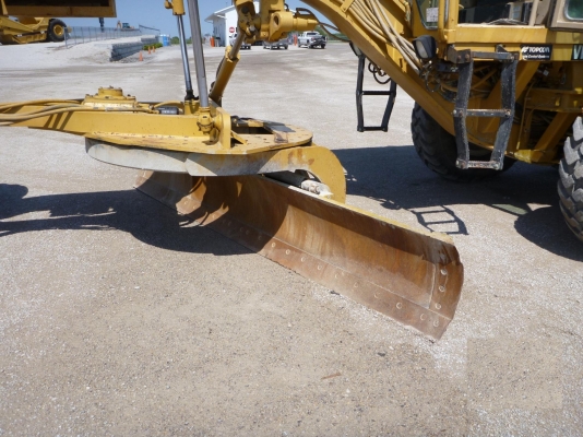 ขายรถเกรด 140H ยี่ห้อ Caterpillar สภาพสวย นำเข้าจากอเมริกา