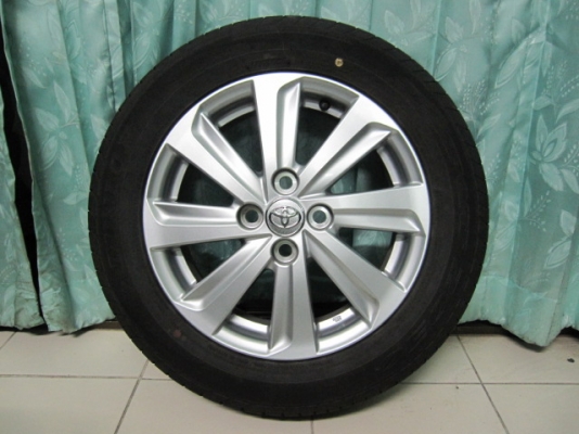 ขายล้อแม็ก TOYOTA NEW VIOS พร้อมยางป้ายแดงปี 13 ขอบ 15 สภาพใหม่มากๆ