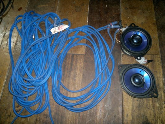 ขายสายสัญญาณRCAเครื่องเสียงในรถยนต์ของALPINEกับลำโพง4นิ้ว